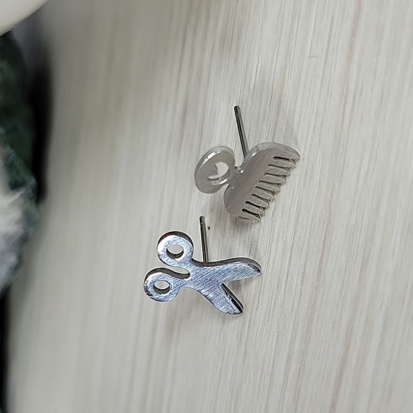Hair Stylist Barber Stud Earrings, unisex - Picture 4 of 5